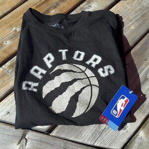 Toronto Raptors NWT Glitter Basketball t-shirt Med NBA